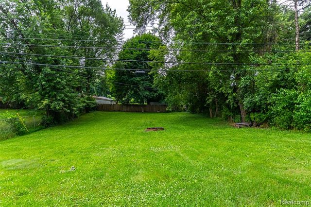 4855 Hatchery Road, Waterford, MI 48329