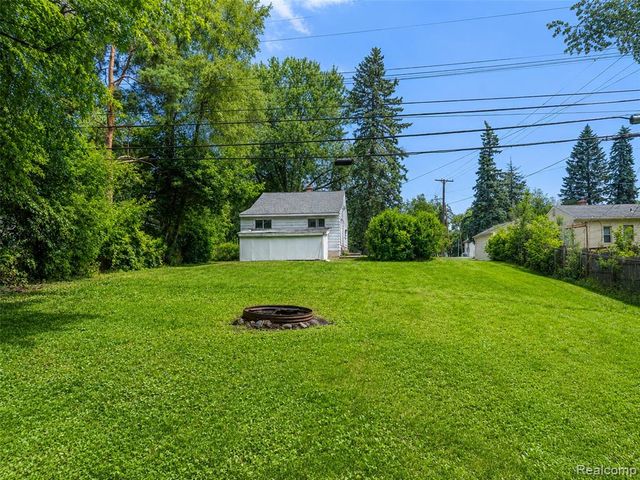 4855 Hatchery Road, Waterford, MI 48329