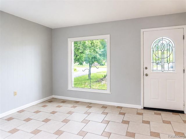 4855 Hatchery Road, Waterford, MI 48329