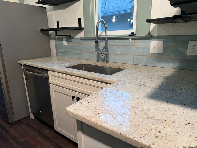 1324 Dawson, San Antonio, TX 78202