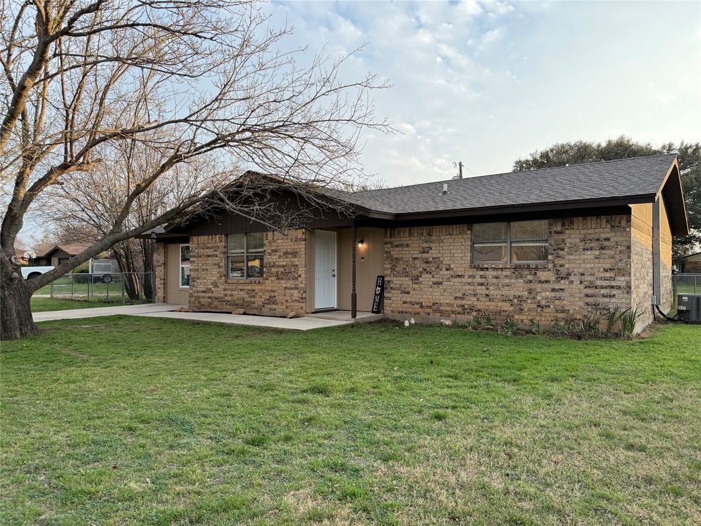 133 Bowie Circle, Brownwood, TX 76801