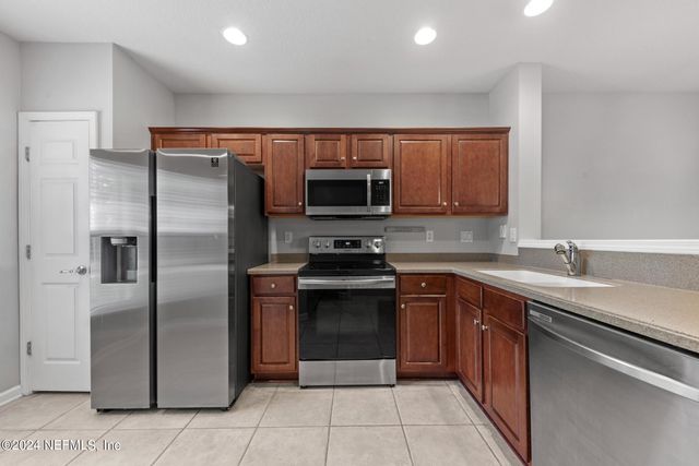 8159 SUMMERSIDE Circle, Jacksonville, FL 32256