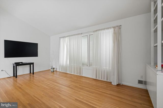 7514 NEVIS RD, Bethesda, MD 20817