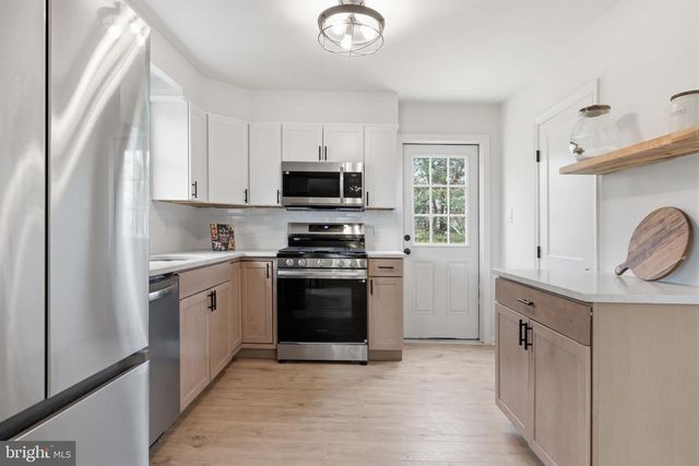 369 DEB LN, Warminster, PA 18974