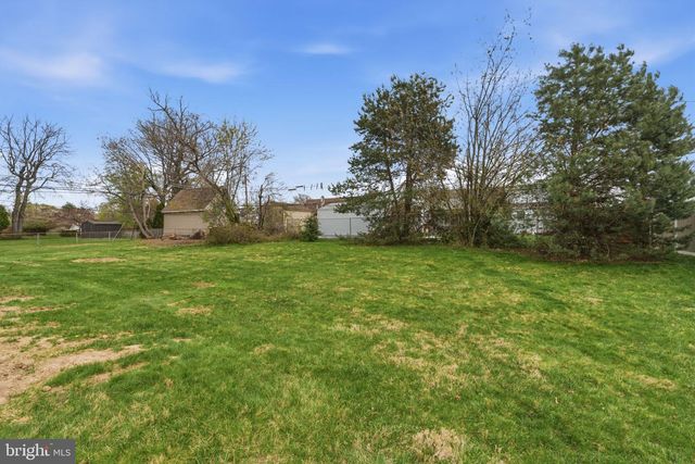 369 DEB LN, Warminster, PA 18974