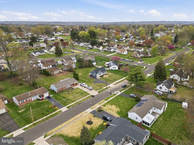 369 DEB LN, Warminster, PA 18974