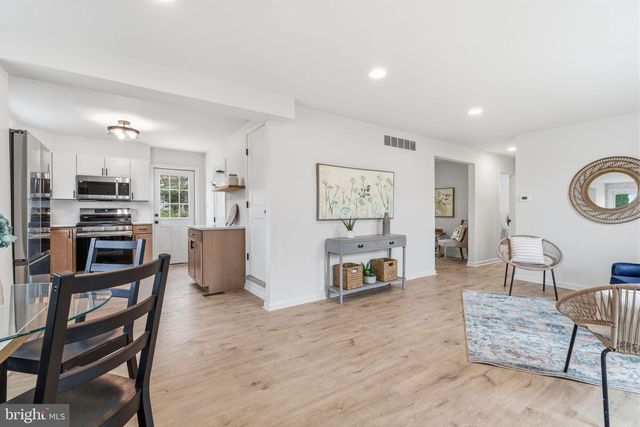 369 DEB LN, Warminster, PA 18974