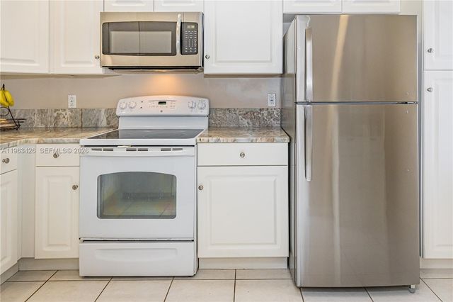 1651 Hawthorne Pl, Wellington, FL 33414