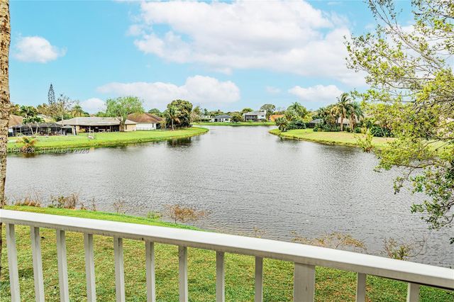 1651 Hawthorne Pl, Wellington, FL 33414