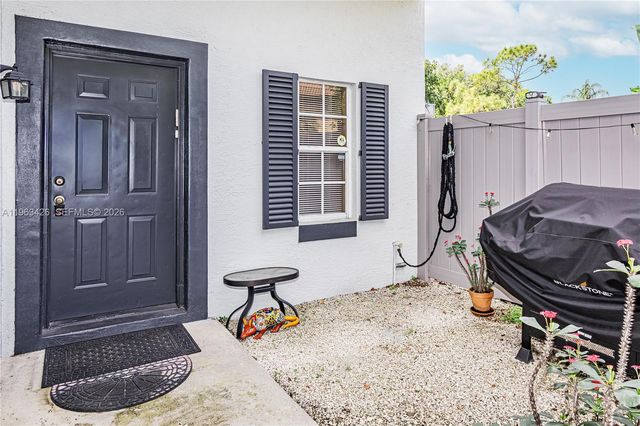 1651 Hawthorne Pl, Wellington, FL 33414