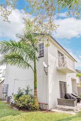 1651 Hawthorne Pl, Wellington, FL 33414