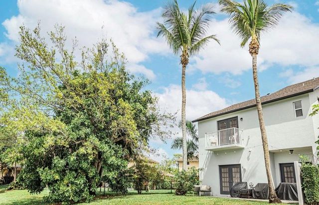 1651 Hawthorne Pl, Wellington, FL 33414