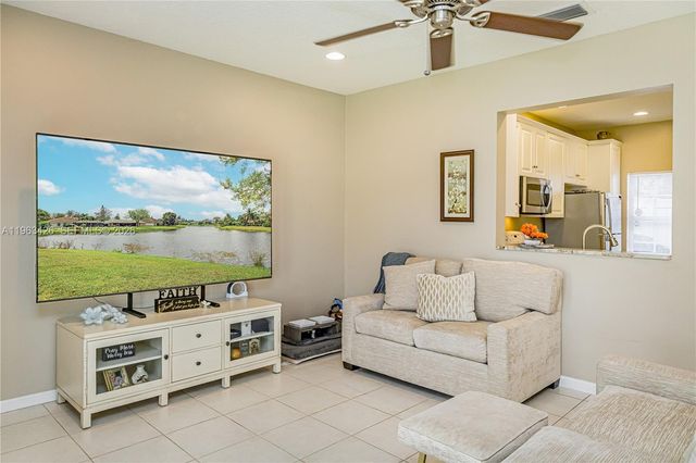 1651 Hawthorne Pl, Wellington, FL 33414