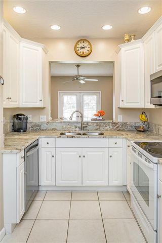 1651 Hawthorne Pl, Wellington, FL 33414