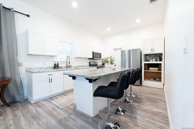 120 TOWN VW, Canyon Lake, TX 78133