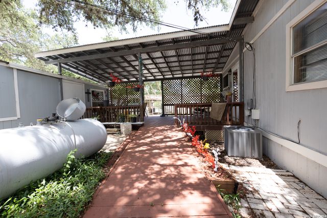 120 TOWN VW, Canyon Lake, TX 78133