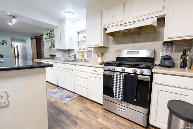 120 TOWN VW, Canyon Lake, TX 78133