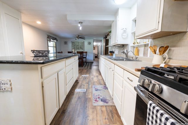 120 TOWN VW, Canyon Lake, TX 78133