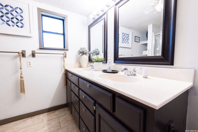 120 TOWN VW, Canyon Lake, TX 78133