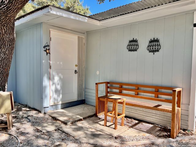 120 TOWN VW, Canyon Lake, TX 78133