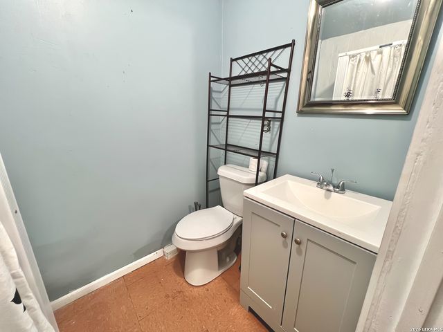 120 TOWN VW, Canyon Lake, TX 78133