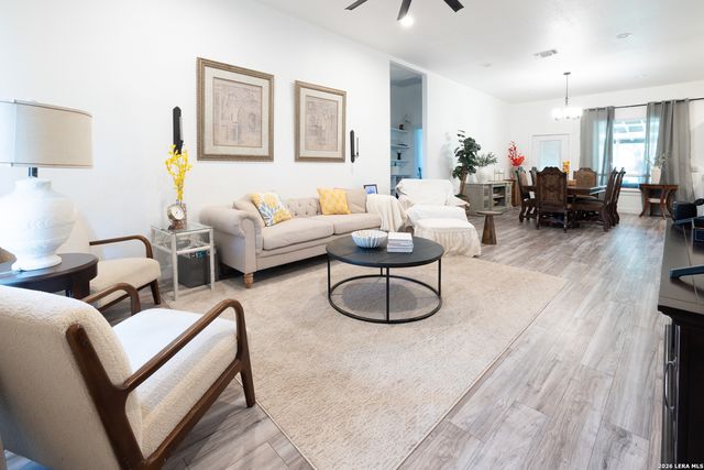 120 TOWN VW, Canyon Lake, TX 78133