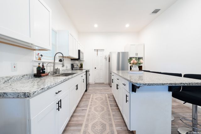 120 TOWN VW, Canyon Lake, TX 78133
