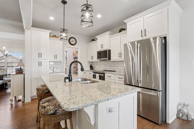 5312 Amber Creek Ln, Bowling Green, KY 42101