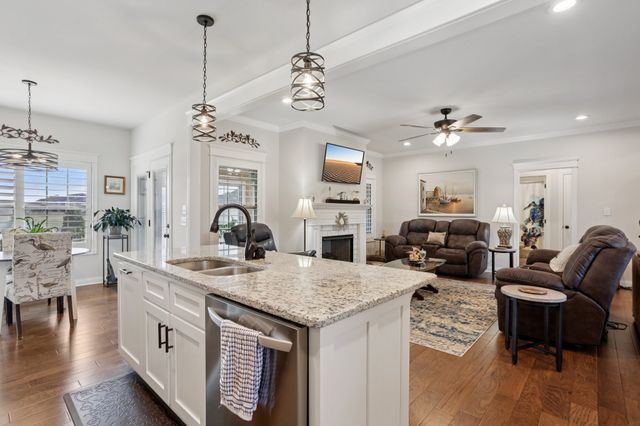 5312 Amber Creek Ln, Bowling Green, KY 42101