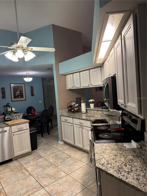 Image 13 of property listing at 1826 IMPERIAL PALM DRIVE, Apopka, FL 32712