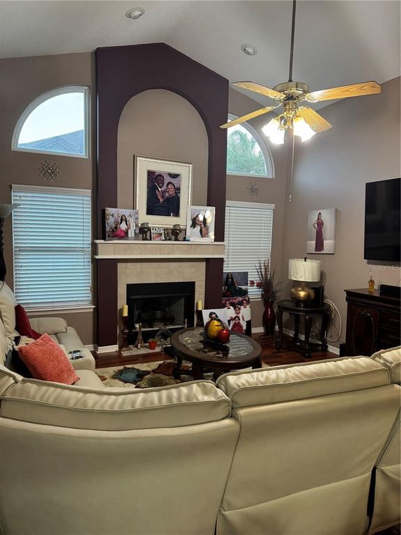 Image 8 of property listing at 1826 IMPERIAL PALM DRIVE, Apopka, FL 32712