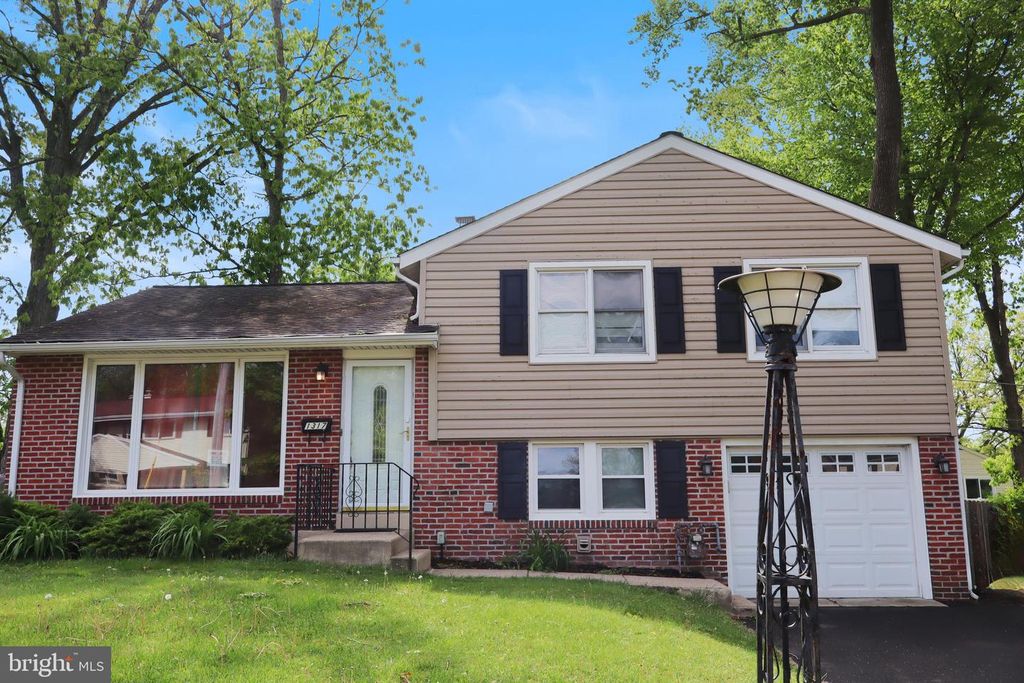 1317 FITZWATERTOWN RD, Abington, PA 19001