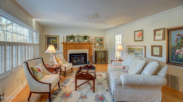 834 Jamaica Road, Schenectady, NY 12309