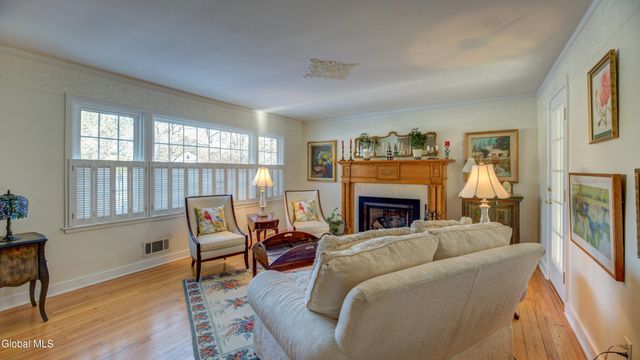 834 Jamaica Road, Schenectady, NY 12309