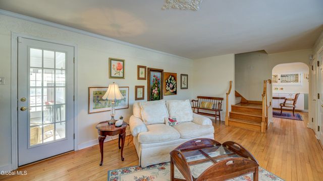 834 Jamaica Road, Schenectady, NY 12309