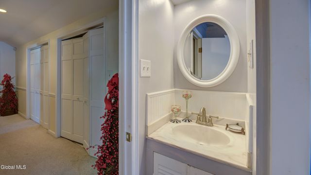 834 Jamaica Road, Schenectady, NY 12309