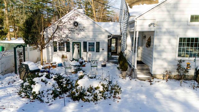 834 Jamaica Road, Schenectady, NY 12309