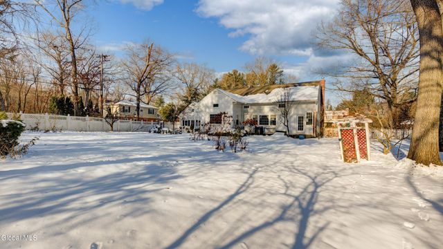 834 Jamaica Road, Schenectady, NY 12309