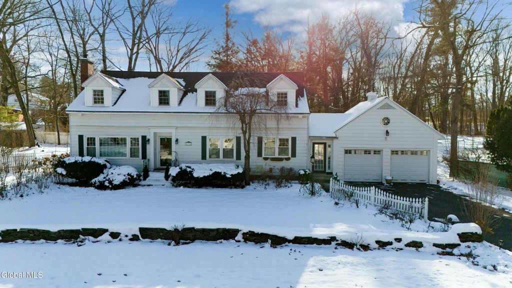 834 Jamaica Road, Schenectady, NY 12309