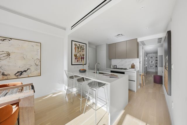 650 E 6th St Apt 3, New York City, NY 10009