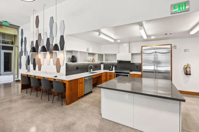 321 10Th Avenue 201, San Diego, CA 92101