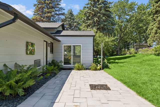 1077 Churchill Circle, Shoreview, MN 55126
