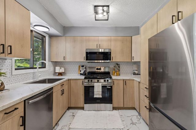 1077 Churchill Circle, Shoreview, MN 55126