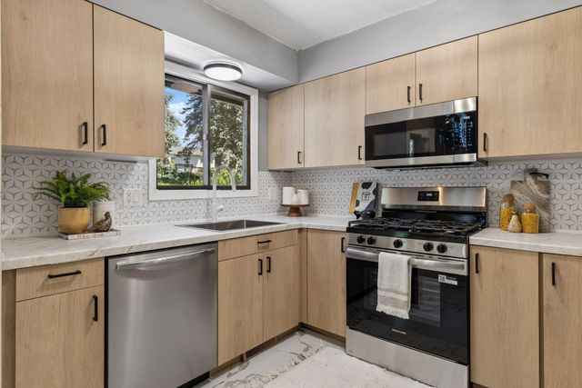 1077 Churchill Circle, Shoreview, MN 55126