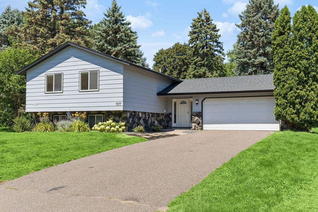 1077 Churchill Circle, Shoreview, MN 55126