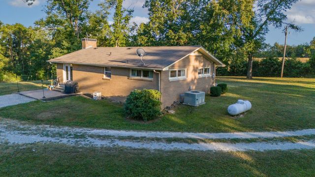960 Knob Creek Rd, Lawrenceburg, TN 38464