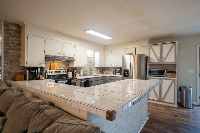 960 Knob Creek Rd, Lawrenceburg, TN 38464