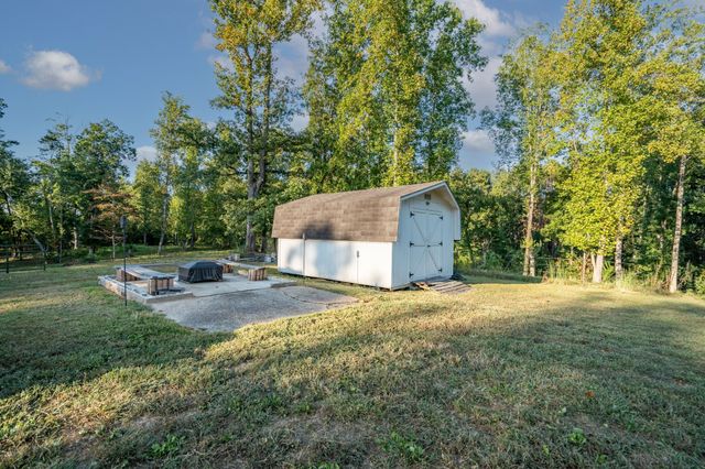 960 Knob Creek Rd, Lawrenceburg, TN 38464