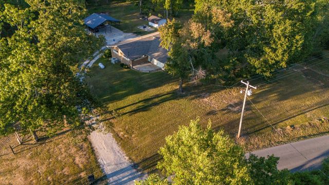 960 Knob Creek Rd, Lawrenceburg, TN 38464