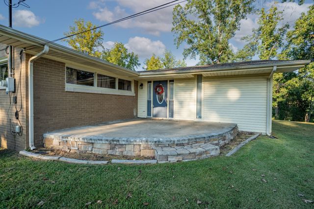 960 Knob Creek Rd, Lawrenceburg, TN 38464